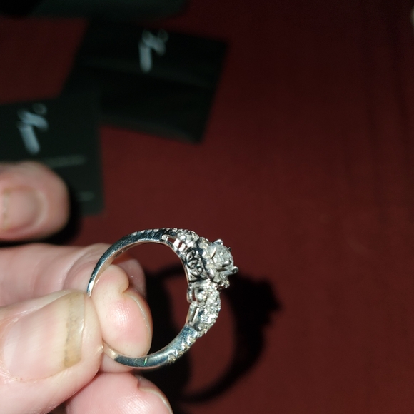 Vera Wang white gold diamond ring - Picture 7 of 9